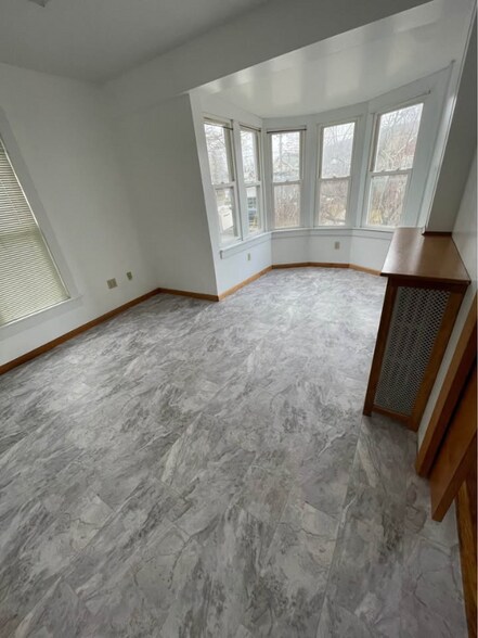 Building Photo - 307 N Main St