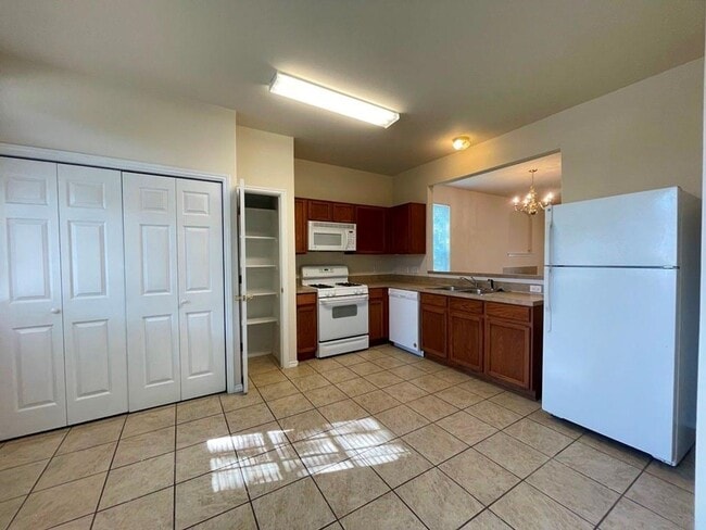 Building Photo - 251B Utterback