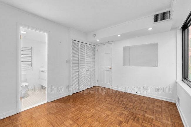 Building Photo - 1077 30th St NW