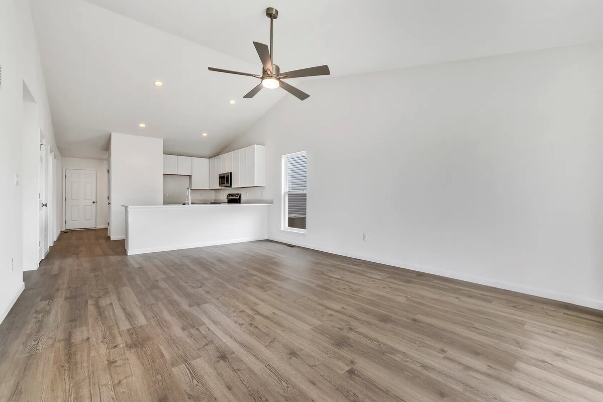 Building Photo - 728 Courtshire Crossing