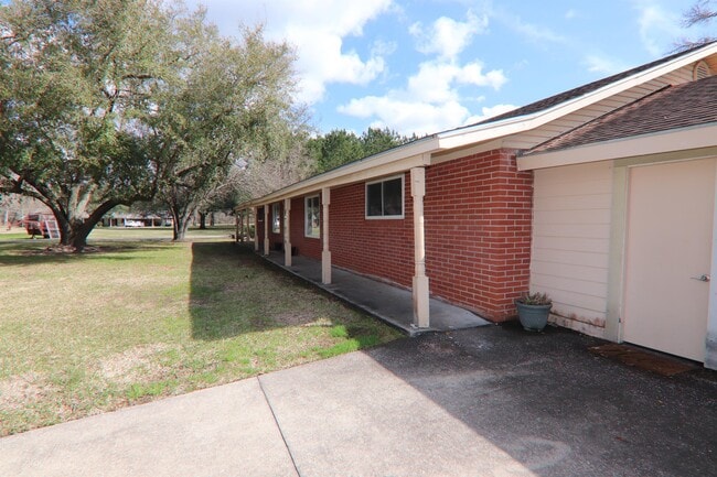 Building Photo - 13325 Blackgum St
