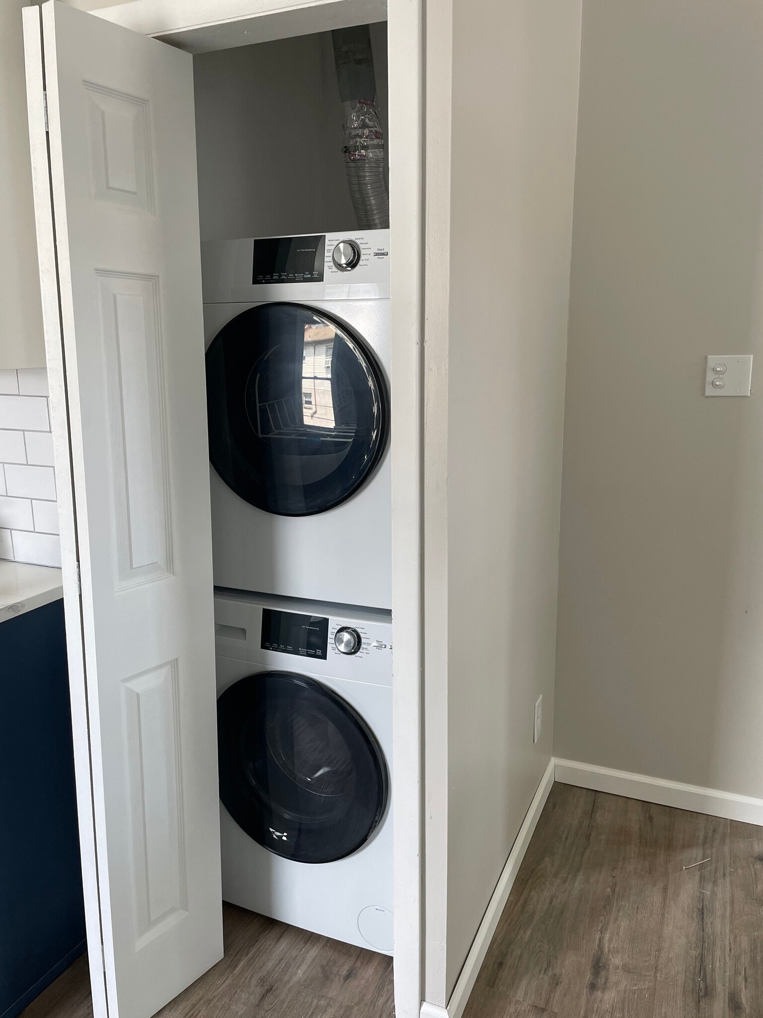 Stacked Laundry - 211 Sumac St