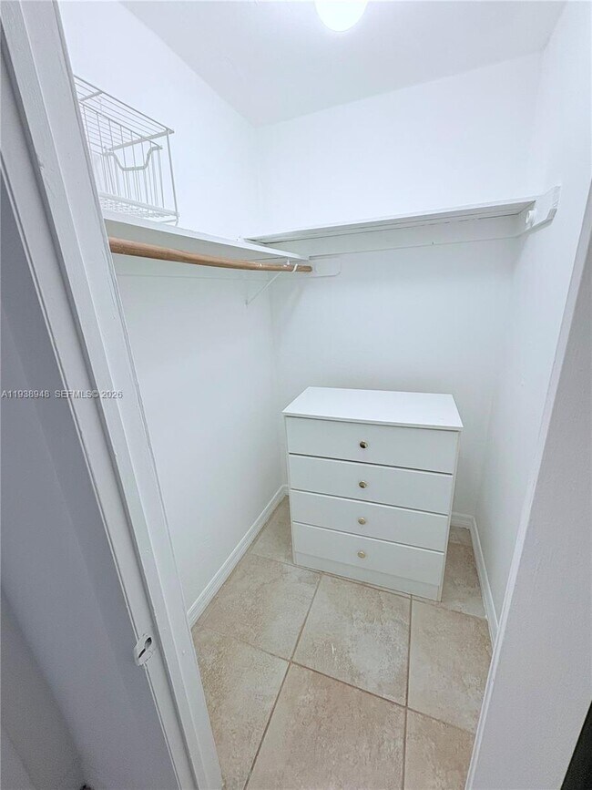 Building Photo - 1501 Calais Dr