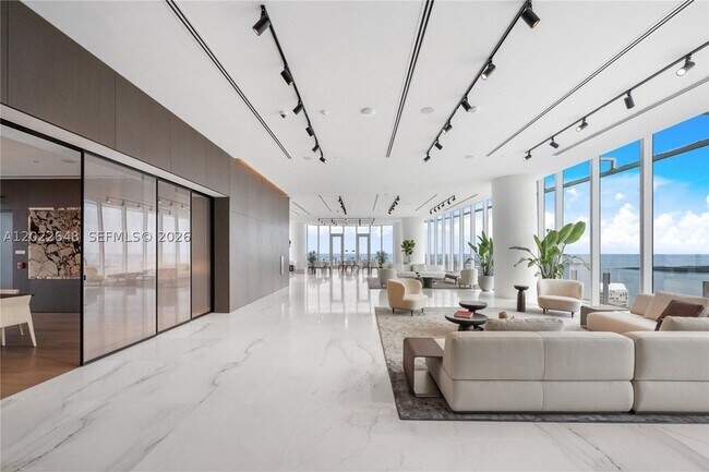 Building Photo - 300 S Biscayne Blvd