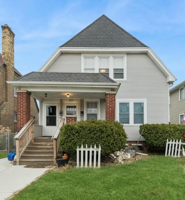 Building Photo - 1909 Thurston Ave