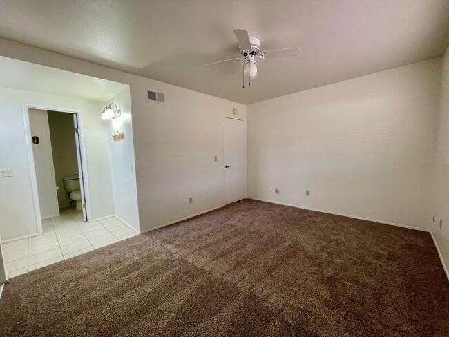 Building Photo - 3 Bedroom 2 Bath Home in Desired area Esco...