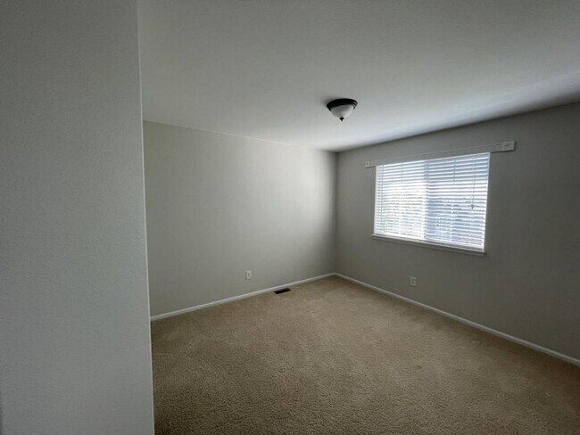 Building Photo - 12965 Banyon Cir