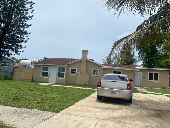 Primary Photo - 1124 NW 100th Terrace