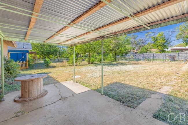 Building Photo - 872 Forrest Ave