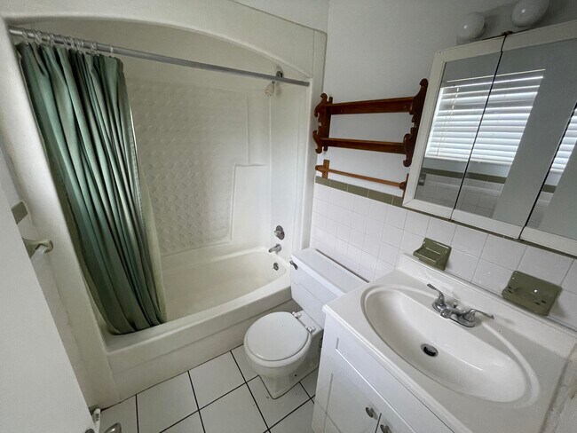 Building Photo - 127 Lucas Rd