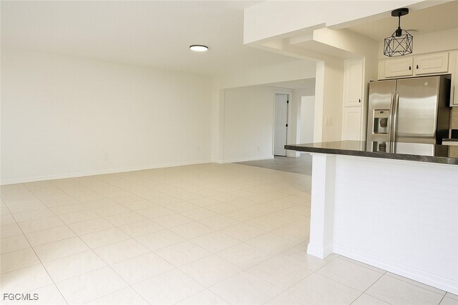 Building Photo - 4123 SE 3rd Ave