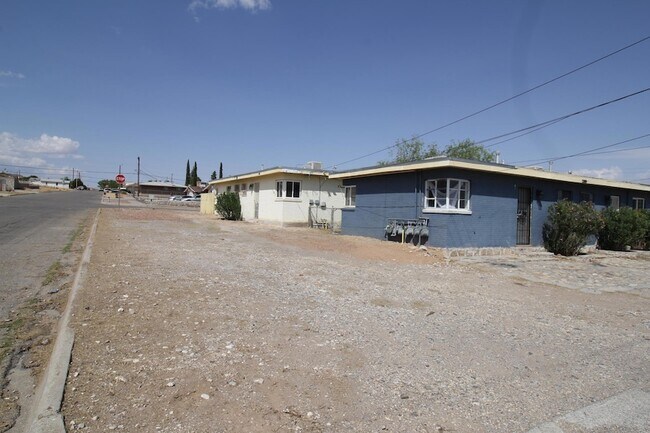 Building Photo - 3900 Flory Ave