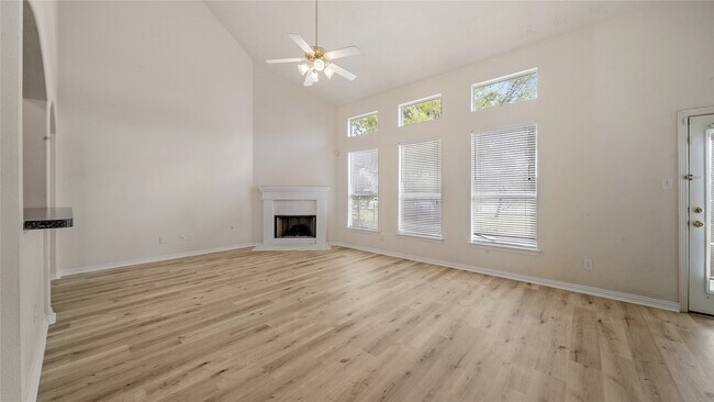 Building Photo - 9219 E Lakeside Dr