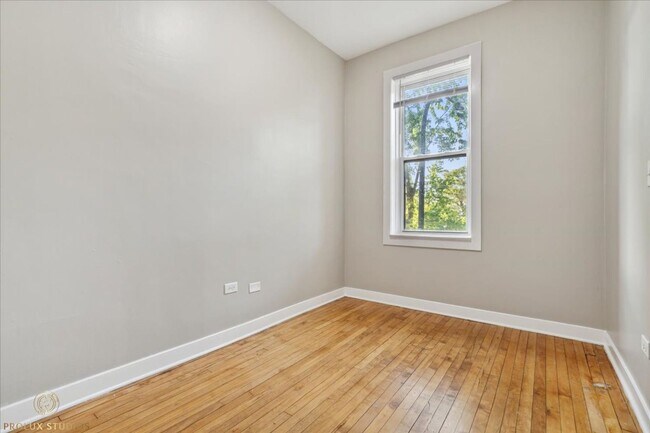Building Photo - 1500 48th Ct