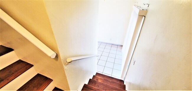 Building Photo - 223 E Birch St