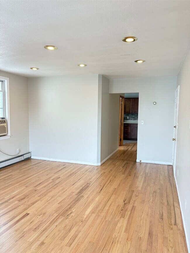 Building Photo - 426 Liberty Ave