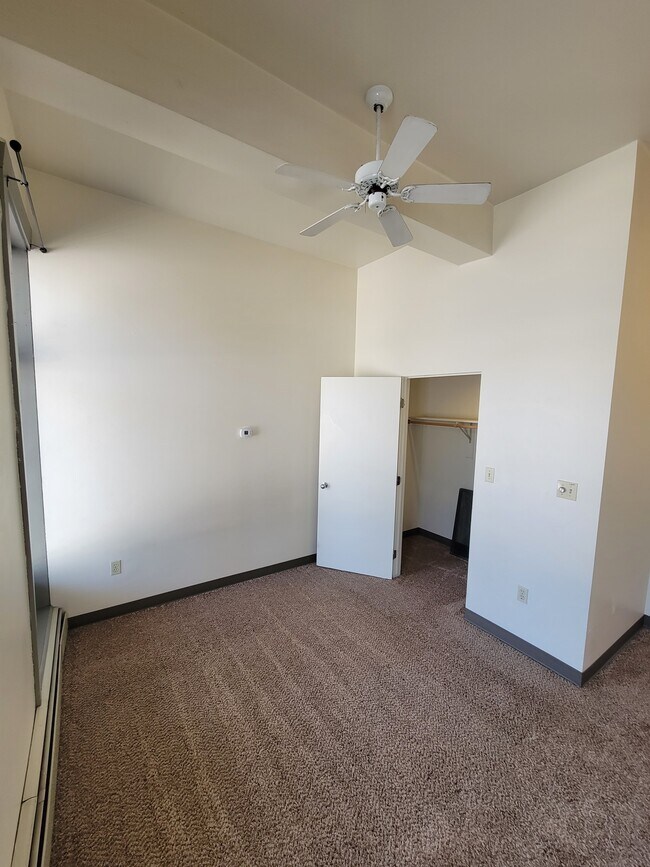 Building Photo - 103 N Wisconsin St