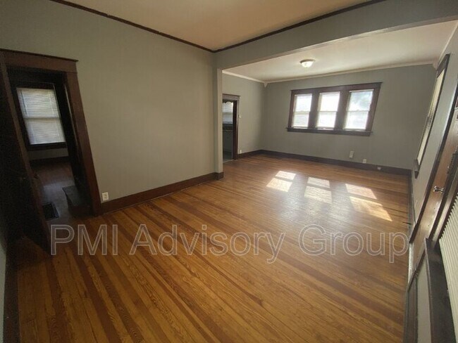 Building Photo - 710 SW Jewell Ave