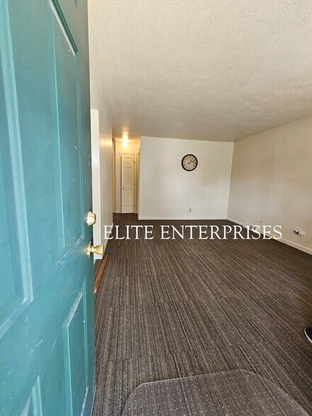 Building Photo - 2213 W Reservoir Blvd