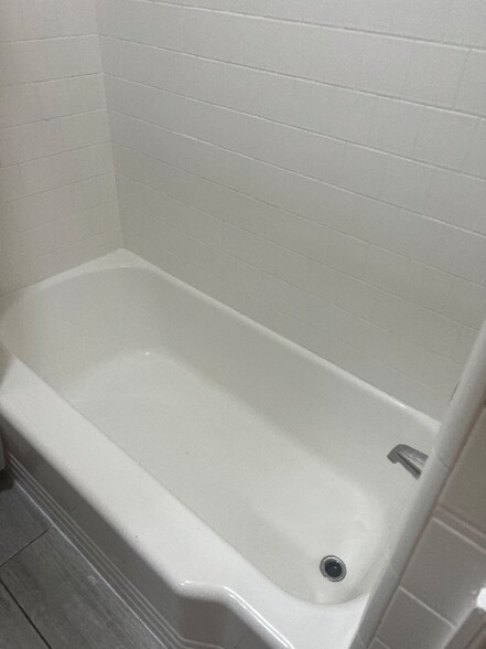 Building Photo - 81-83 America St