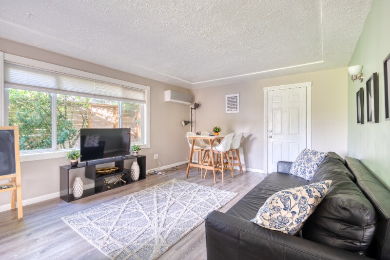 Building Photo - 4122-4128-4128 SE 65th Ave