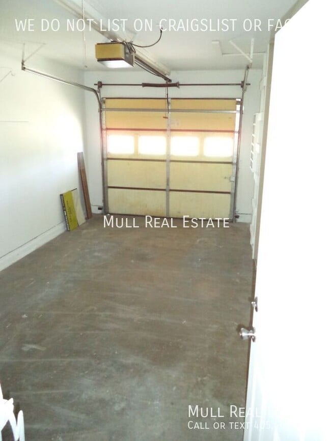 Building Photo - 3002 SW 53rd St