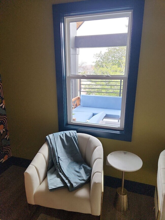 Building Photo - 1315 16th Ave S