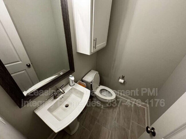 Building Photo - 200 Tennyson Dr