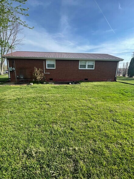 Building Photo - 1190 Rossview Rd