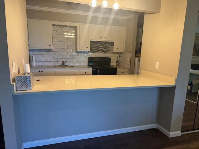 Building Photo - 406 Skyview Dr