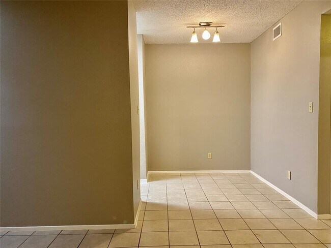 Building Photo - 10049 Westpark Dr