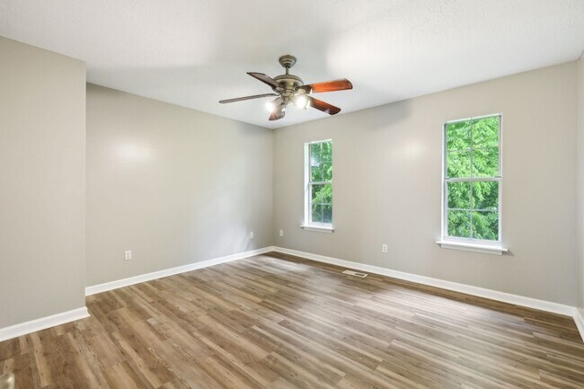Building Photo - 377 Huntington Ridge Dr