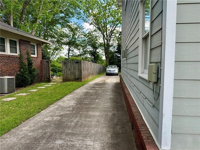 Building Photo - 1594 Hardin Ave
