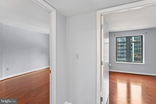 Building Photo - 1150 K St NW