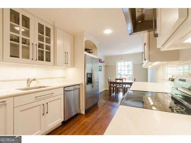 Building Photo - 1916 Greystone Rd NW