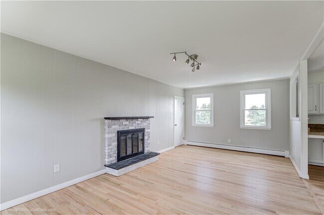 Building Photo - 501 Sandy Point Ave