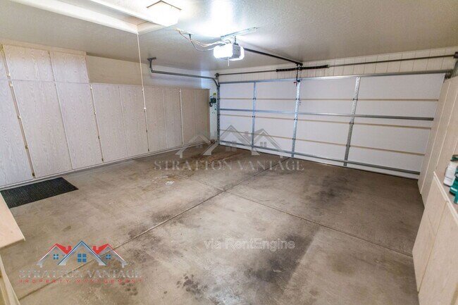 Building Photo - 10864 E Lindner Ave