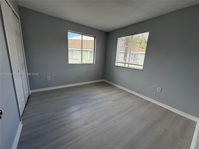 Building Photo - 1586 SE 27th Ct