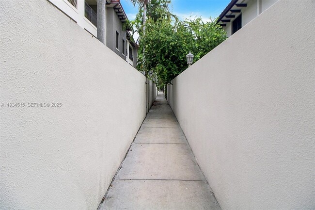 Building Photo - 3204 Bird Ave