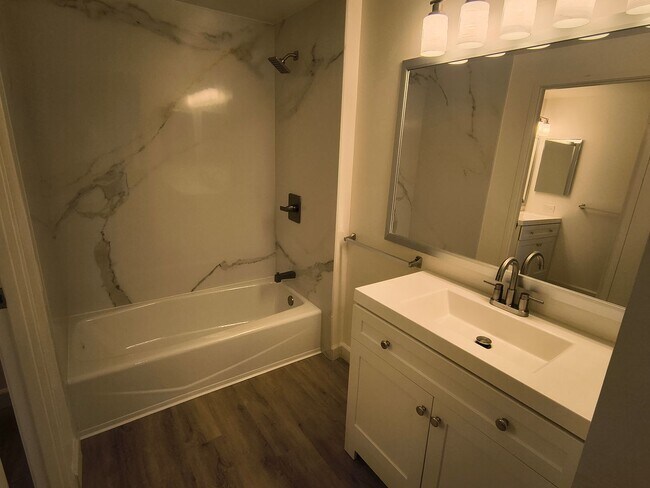 Building Photo - Newly Renovated Spacious 1BD/1 BA Property Available for Rent!!!