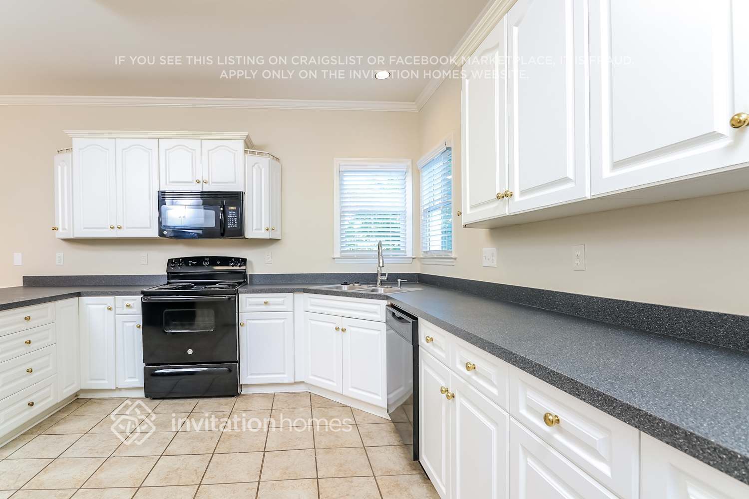 Building Photo - 3700 Turret Ct NE