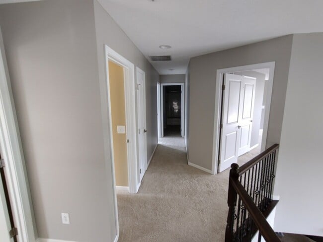 Building Photo - 7916 Avaleen Cir
