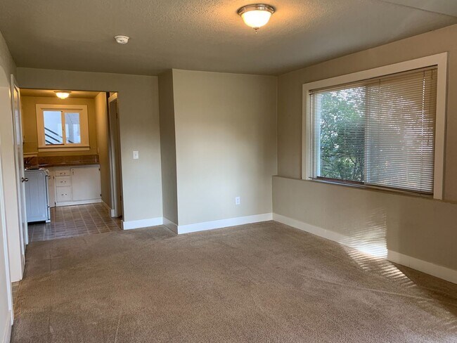 Building Photo - 100 Renton Triplex