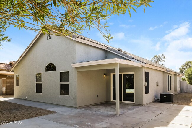 Building Photo - 118 W Villa Theresa Dr
