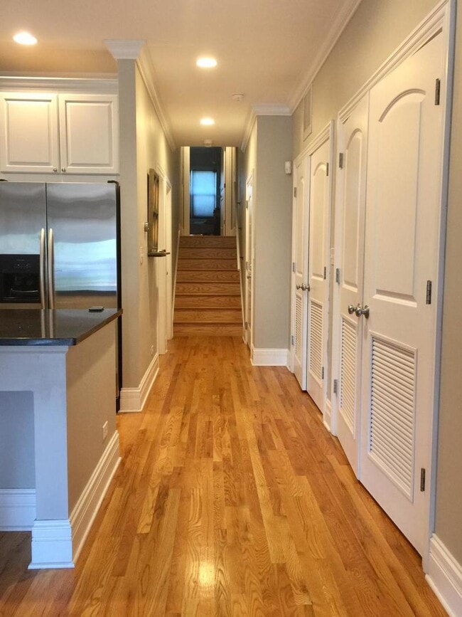 Building Photo - 3024 N Sheffield Ave