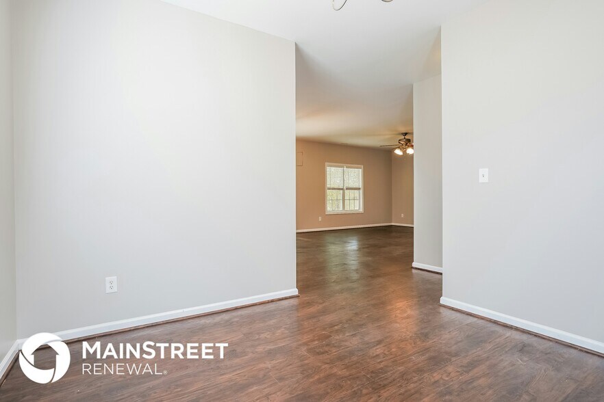 Building Photo - 3210 Hayling Dr