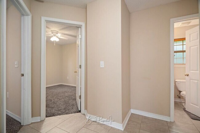 Building Photo - 4718 Lemoyne Vista
