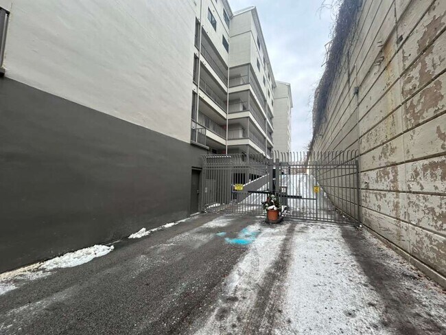 Building Photo - Live the Manayunk lifestyle you’ve been dreaming about — steps from Main Street, minutes from Cen...