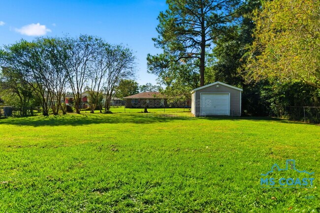 Building Photo - 609 Temple Dr