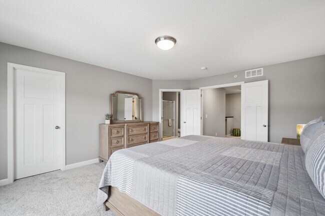 Building Photo - Townhouse in Shakopee